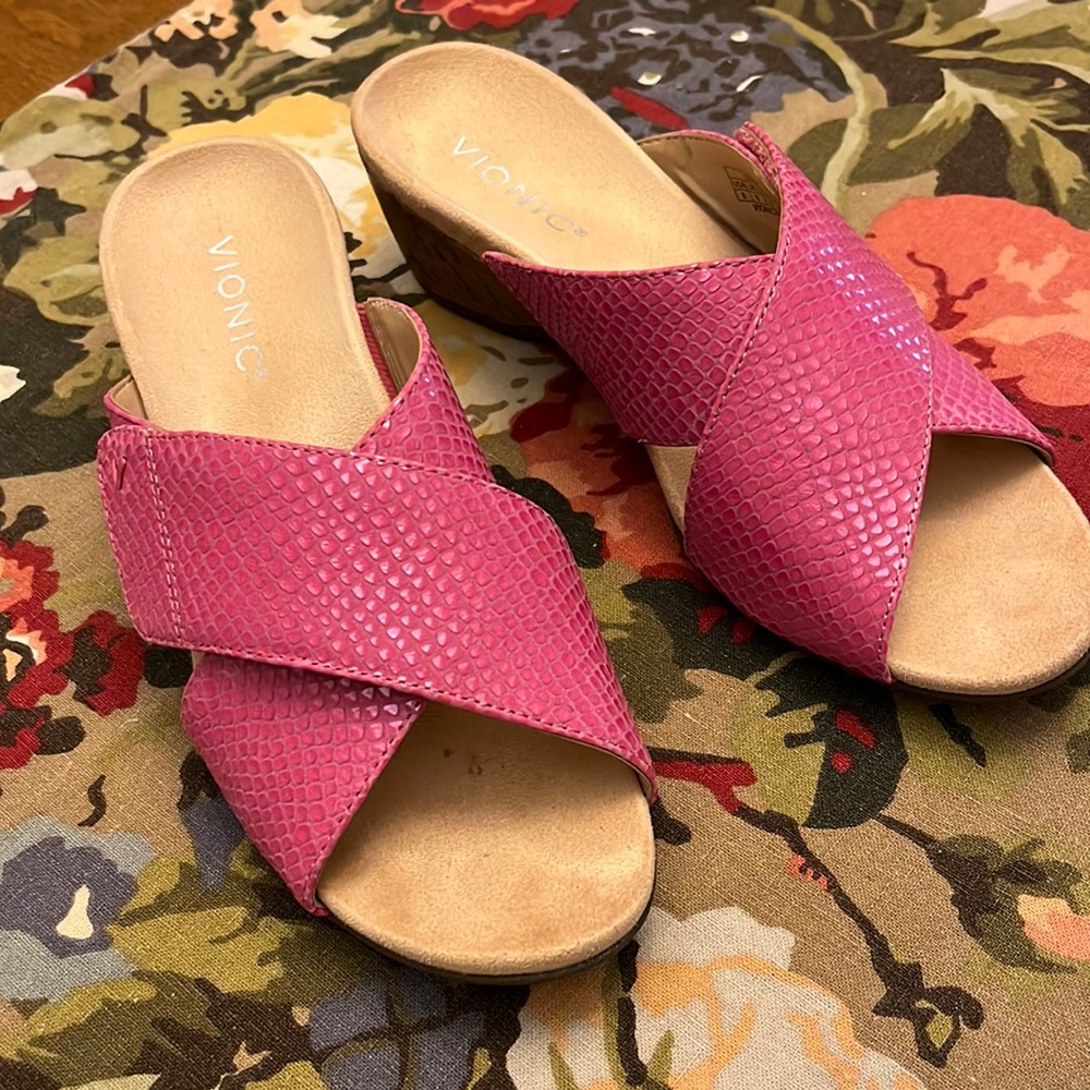 Vionic pink leather sandals size 8